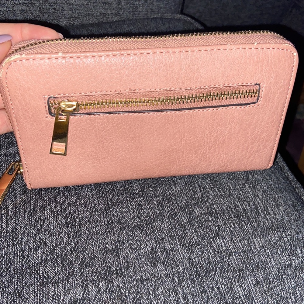 Aldo - Picture 2 of 3